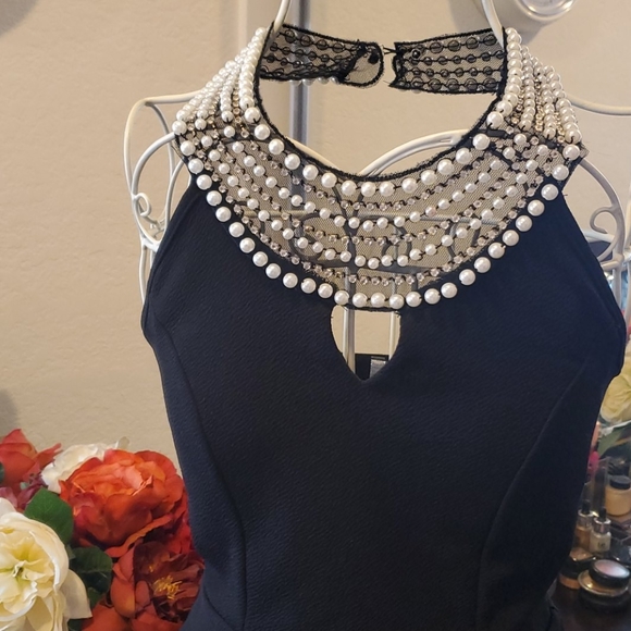 B-Envied halter top BLACK - Picture 2 of 5